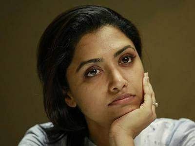 നാലു ചുവരുകള്‍ക്കുള്ളില്‍ പറഞ്ഞു തീര്‍ക്കേണ്ട വിഷയമാണ് നാടിനെ ഞെട്ടിച്ച പ്രശ്മായി മാറിയതെന്ന് മംമ്ത മോഹന്‍ദാസ്