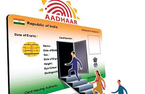 സ്വകാര്യതയ്ക്കുള്ള അവകാശം മൗലികാവകാശമാണോയെന്ന് ഒമ്പതംഗ ഭരണഘടനാ ബഞ്ച് പരിശോധിക്കും