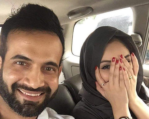 ഭാര്യയുടെ കൈ മറച്ചില്ലെന്ന് മതമൗലീക വാദികള്‍; വായടപ്പിച്ച് മലയാളികള്‍