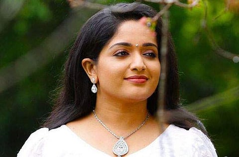 കാവ്യാ മാധവന്റെ വീട്ടിലും പൊലീസ് പരിശോധനയ്‌ക്കെത്തി