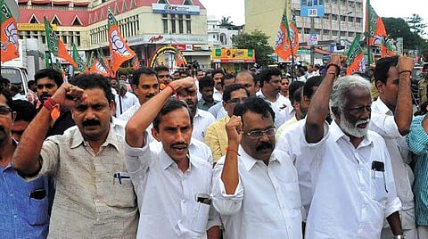 മെഡിക്കല്‍ കോളേജ് അഴിമതി: റിപ്പോര്‍ട്ടിലുള്ളതെല്ലാം വസ്തുത, സ്ഥിരീകരിച്ച് കമ്മീഷന്‍,ഊഹാപോഹമെന്ന് കുമ്മനം