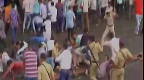 ജിഎസ്ടി പിന്‍വലിക്കണം; മോദിക്കെതിരെ പ്രതിഷേധവുമായി ഗുജറാത്തിലെ വസ്ത്രവ്യാപാരികള്‍, പ്രതിഷേധത്തിന് നേരെ ലാത്തിച്ചാര്‍ജ്