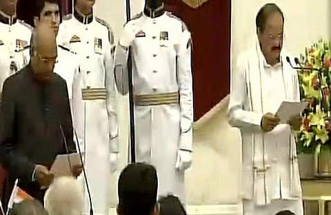 വെങ്കയ്യ നായിഡു ഉപരാഷ്ട്രപതിയായി സത്യപ്രതിജ്ഞ ചെയ്യുന്നു (ടെലിവിഷന്‍ ചിത്രം)