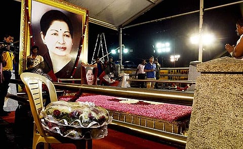 ജയലളിതയുടെ മരണത്തില്‍ സിബിഐ അന്വേഷണം വേണം; തമിഴ്‌നാട്ടില്‍ ലയന ചര്‍ച്ചകള്‍ വഴി മുട്ടി