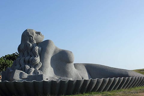 ശംഖുമുഖത്തെ സാഗരകന്യക അശ്ലീലമെന്ന് പറഞ്ഞ് നളിനി നെറ്റോ എതിര്‍ത്തിരുന്നതായി കാനായി കുഞ്ഞിരാമന്‍