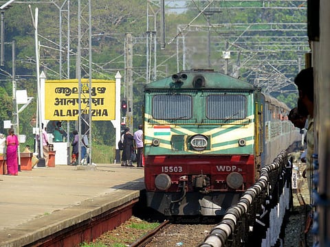 ആലപ്പുഴയില്‍ ട്രെയിനിടിച്ച് മൂന്ന് പേര്‍ മരിച്ചു; മരിച്ചത് വിവാഹത്തില്‍ പങ്കെടുക്കാന്‍ എത്തിയവര്‍
