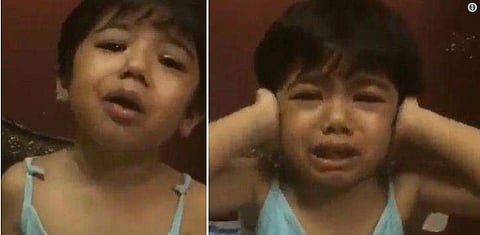 തലപൊട്ടുന്ന വേദനയാണ്‌,അടിക്കരുതെന്ന് അപേക്ഷിച്ചിട്ടും കരണത്തടിച്ച് പഠിപ്പിക്കുന്ന സ്ത്രി(വീഡിയോ)