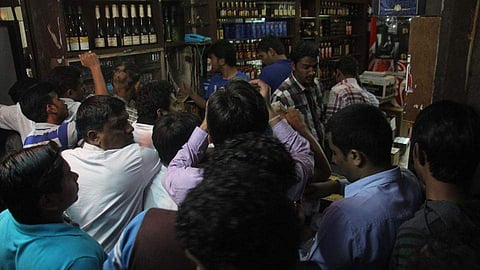 പാതയോര മദ്യശാല: സര്‍ക്കാര്‍ തീരുമാനം ഇന്ന്