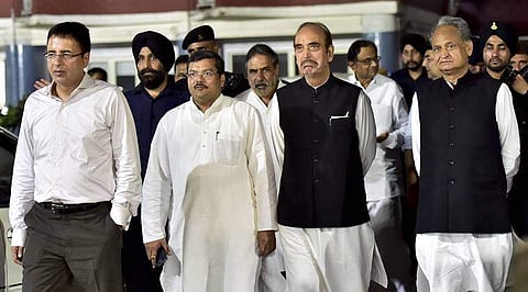 സമ്മര്‍ദ്ദവുമായി ബിജെപിയും കോണ്‍ഗ്രസും; പോളിങ്ങിന്റെ സിസി ടിവി ദൃശ്യങ്ങള്‍ തെരഞ്ഞെടുപ്പ് കമ്മീഷന്‍ പരിശോധിക്കുന്നു