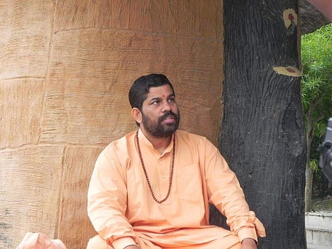 നിന്‍ ചരിത്രമറിയാതെ നിന്നെപഴിക്കും വിവരദോഷികളോട് ''കടക്കുപുറത്തെന്നോതുവാന്‍''...ബിജെപിക്ക് മറുപടിയുമായി സന്ദീപാനന്ദഗിരി