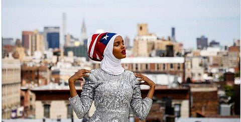 അഭയാര്‍ഥി ക്യാമ്പില്‍ നിന്നും മോഡലിങ് റാംപിലേക്ക്; ഹിജാബും ബുര്‍ക്കിനിയും കൂടെക്കൂട്ടിയ ആദ്യ മുസ്ലീം പെണ്‍കുട്ടി