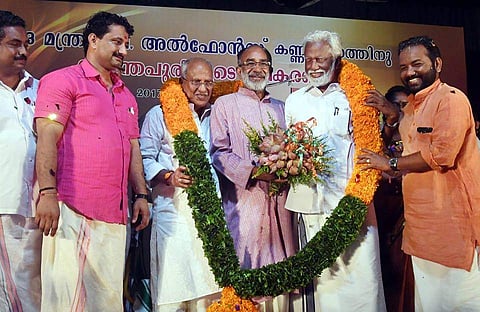 യോഗ്യരാവര്‍ നിരവധി; അല്‍ഫോന്‍സ് കണ്ണന്താനം മന്ത്രിയായിട്ട് കേരളത്തിന് എന്ത് നേട്ടം; എന്‍ഡിഎ ഘടകകക്ഷികളുടെ ചോദ്യത്തിന് മറുപടി ചിരിയിലൊതുക്കി കുമ്മനം