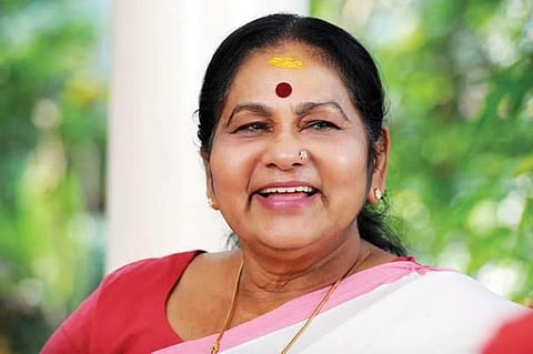 പെണ്ണു തന്നെയല്ലേ പെണ്ണിനെ ആണിനു കൂട്ടിക്കൊടുക്കുന്നത്