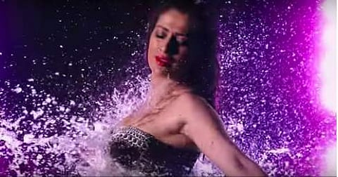 ഓ ജൂലീ... റായ് ലക്ഷ്മിയുടെ ഞെട്ടിപ്പിക്കുന്ന ഗ്ലാമറസ് വേഷവുമായി ജൂലി ടുവിലെ ടൈറ്റില്‍ ഗാനം