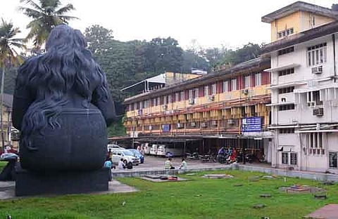 കോട്ടയം പബ്ലിക് ലൈബ്രറി ഭരണം ലൈബ്രറി കൗണ്‍സില്‍ ഏറ്റെടുത്തു; പുതിയ തെരഞ്ഞെടുപ്പു നടത്തും