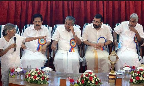 പത്തുമണി കഴിഞ്ഞ് സാരിയുടുത്ത് പുറത്തിറങ്ങി നോക്കൂ..മുഖ്യമന്ത്രിയോട് ഗൗരിയമ്മ