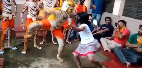 തൃശൂരിലിറങ്ങിയ പുലികളെ കടത്തി വെട്ടി ഒരു പുലിമുരുകി!