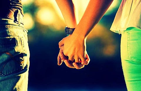 നമ്മുടെ കമിതാക്കള്‍ക്കു കൈകള്‍ കോര്‍ത്തു നടക്കാനാവുമോ? 