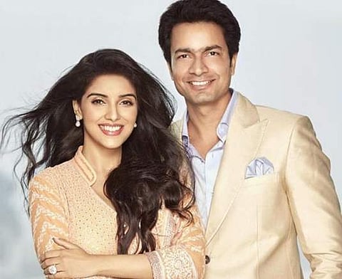 വിവാഹവാര്‍ഷികത്തിന് മകളുടെ ചിത്രം പങ്കുവച്ച് അസിന്‍ 