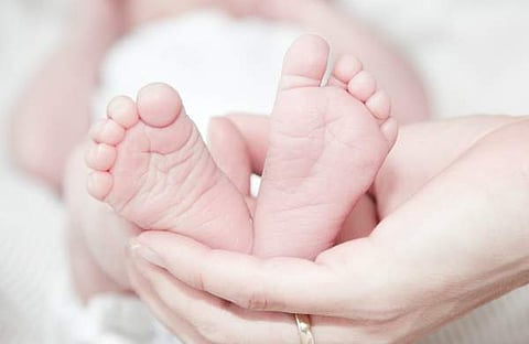 ഭര്‍ത്താവിനെ ചികില്‍സിക്കാന്‍ പണമില്ല ; അമ്മ 15 ദിവസം പ്രായമുള്ള കുഞ്ഞിനെ വിറ്റു