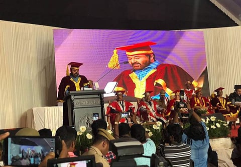 മോഹന്‍ലാലിനെ ഡി-ലിറ്റ് നല്‍കി ആദരിച്ച് കാലിക്കറ്റ് സര്‍വകലാശാല; ഫേയ്‌സ്ബുക്കിലൂടെ സന്തോഷം പങ്കുവെച്ച് താരം