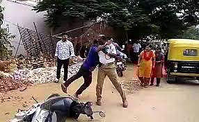 വൈറലായ വീഡിയോയിലെ പ്രതി കുടുങ്ങി: മദ്യപിച്ച് നടുറോഡില്‍ പൊലീസിനെ മര്‍ദിച്ചത് അഭിഭാഷകന്‍