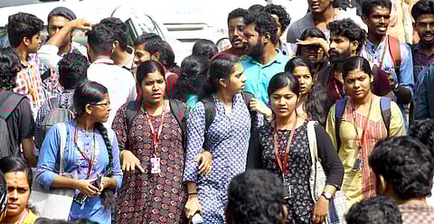 ചലച്ചിത്ര മേളയുടെ ഡെലിഗേറ്റ് ഫീസ് 2000 രൂപയാക്കി, സമഗ്ര സംഭാവനയ്ക്ക് ഇത്തവണ പുരസ്‌കാരമില്ല