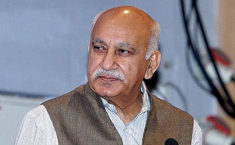 മീ ടൂവില്‍ കുടുങ്ങി അക്ബര്‍ പുറത്തേക്ക്? ; വിദേശ സന്ദര്‍ശനം റദ്ദാക്കി തിരികെ എത്താന്‍ കേന്ദ്രമന്ത്രിക്ക് മോദിയുടെ നിര്‍ദേശം, രാജി ഉണ്ടായേക്കുമെന്ന് സൂചന