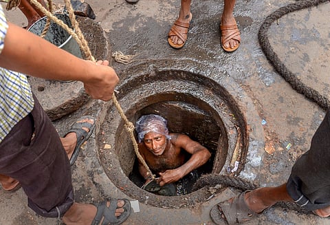 ജാതിമാളങ്ങളിലേക്ക് നൂഴിയിടുന്ന ആള്‍ജീവിതങ്ങള്‍