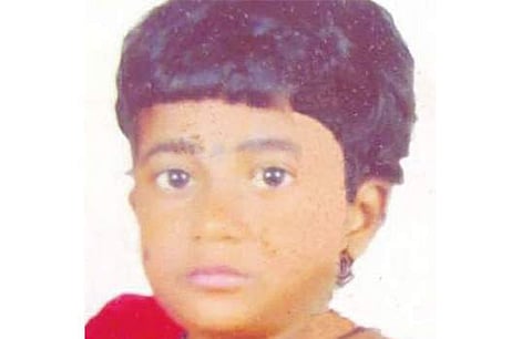 കൈകാണിച്ചിട്ടും വാഹനങ്ങള്‍ നിര്‍ത്തിയില്ല, നടന്ന് തളര്‍ന്ന് ആശുപത്രിയിലേക്ക്; കാസര്‍കോഡ് ഏഴുവയസുകാരിക്ക് ദാരുണാന്ത്യം 