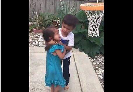 സ്‌നേഹചുംബനത്തിന് ദാ ഇത്രയും ശക്തിയുണ്ട്, വൈറലായി വീഡിയോ