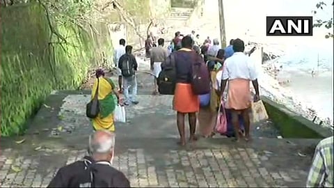 നാളെ മാസപൂജയ്ക്കായി നട തുറക്കാനിരിക്കെ ശബരിമലയിലേക്ക് എത്തുന്ന ഭക്തര്‍