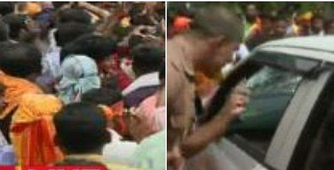 നിലയ്ക്കലില്‍ മാധ്യമസംഘത്തിന് നേര്‍ക്ക് കൈയേറ്റം ; കാര്‍ അടിച്ചു തകര്‍ത്തു, വനിതാ മാധ്യമപ്രവര്‍ത്തകയെ ആക്രമിച്ചു