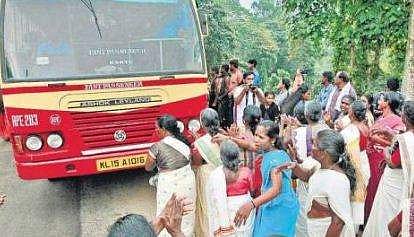 ഹര്‍ത്താലില്‍ കെഎസ്ആര്‍ടിസി ബസുകള്‍ക്ക്‌ നേരെ കല്ലേറ്, കര്‍ശന നടപടിയെന്ന് ഡിജിപി ; സന്നിധാനത്തുള്‍പ്പടെ നാലിടത്ത്‌ നിരോധനാജ്ഞ 