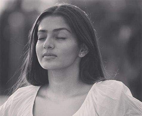 ഞങ്ങളോട് മിണ്ടുന്നതില്‍ നിന്ന് പോലും മറ്റുള്ളവരെ വിലക്കി, പേടിച്ചാണ് ജീവിക്കുന്നത്;  എംബിഎ പഠിച്ചാല്‍ മതിയായിരുന്നുവെന്ന് അമ്മ ഇപ്പോള്‍ പറയുന്നുണ്ടെന്നും പാര്‍വതി