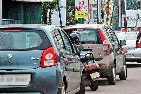 അനധികൃതമായി പാര്‍ക്ക് ചെയ്യുന്നവര്‍ ഇനി നാണം കെടും, പുതിയ വഴി കണ്ടെത്തി ട്രാഫിക് പൊലീസ്
