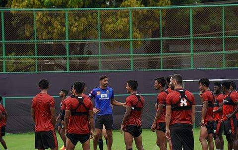 സ്വന്തം മണ്ണിലെ ആദ്യ ജയം വേണം, ബ്ലാസ്റ്റേഴ്‌സ് ഇന്ന് ഡല്‍ഹിക്കെതിരെ