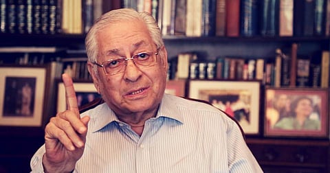 'ശബരിമലയില്‍ ഇപ്പോള്‍ നടക്കുന്നത് മതഭ്രാന്ത്, വിധി നടപ്പാക്കേണ്ടത് സര്‍ക്കാരിന്റെ ഉത്തരവാദിത്വം'; മുന്‍ അറ്റോര്‍ണി ജനറല്‍