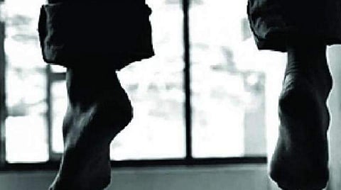 യുവാവിന്റെ ആത്മഹത്യ: ജോലി സമ്മര്‍ദ്ദം മൂലമാണെന്ന് കുടുംബം