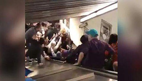 സ്പീഡ് എഞ്ചിന്‍ ഘടിപ്പിച്ചപോലെ എസ്‌കലേറ്റര്‍ പാഞ്ഞു; ഒന്നിനു മേലെ ഒന്നായി യാത്രക്കാര്‍ ഇടിച്ചിറങ്ങി; വീഡിയോ കാണാം