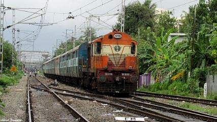 കളമശ്ശേരിയില്‍ ട്രെയിന്‍ പാളംതെറ്റി; ആളപായമില്ല