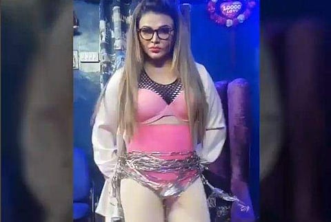 'പെണ്‍കുട്ടികളെ ഇങ്ങനെയേ രക്ഷിക്കാന്‍ കഴിയൂ'; സ്വകാര്യഭാഗങ്ങള്‍ ഗോദ്‌റേജിന്റെ താഴിട്ട് പൂട്ടി രാഖി സാവന്തിന്റെ ഡാന്‍സ് (വീഡിയോ) 