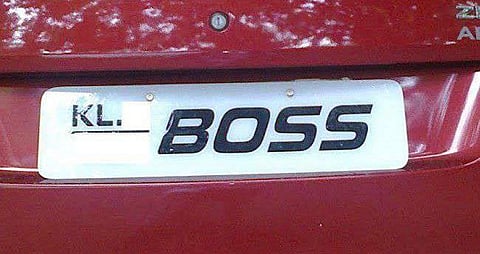 നമ്പര്‍ പ്ലേറ്റില്‍ ഇനി അലങ്കാരം വേണ്ട; പിടി വീണാല്‍ പിഴ അയ്യായിരം വരെ