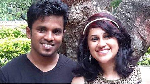 സെല്‍ഫിയെടുക്കുന്നതിനിടെ കാല്‍വഴുതി കൊക്കയിലേക്ക്; മലയാളി ദമ്പതികള്‍ക്ക് ദാരുണാന്ത്യം