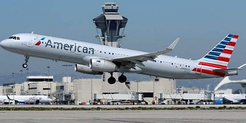 കുടിച്ചുബോധമില്ലാതെ വിമാനത്തില്‍ വ്യായാമം: യുവാവിനെ വിമാനം തിരിച്ചിറക്കി അറസ്റ്റ് ചെയ്തു