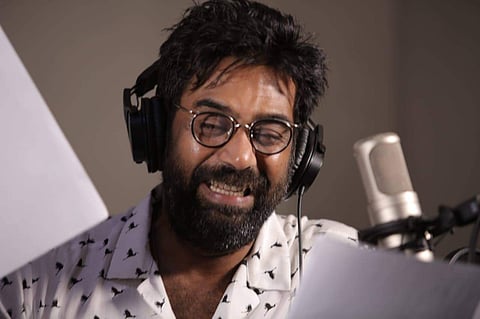 ആനക്കാട്ടില്‍ ചാക്കോച്ചി പാട്ടും പാടും; ആനക്കള്ളനില്‍ പിന്നണിഗായകനായി ബിജുമേനോന്‍ 