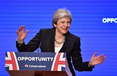 'ചര്‍ച്ചകള്‍ അവിടെ നില്‍ക്കട്ടെ', പാര്‍ട്ടി യോഗത്തില്‍ നൃത്തവുമായി പ്രധാനമന്ത്രി ( വീഡിയോ)