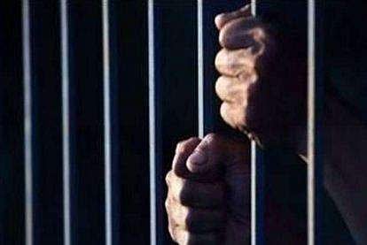 കളി അമ്മയോട് വേണ്ട, പഴ്‌സ് മോഷ്ടിച്ച യുവതിയെ സിനിമാസ്റ്റൈലില്‍ പിടികൂടി മകള്‍