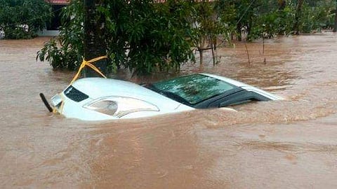 പ്രളയത്തില്‍ നശിച്ച വാഹനങ്ങള്‍ക്ക് റോഡ് നികുതി തിരികെ നല്‍കും; അപേക്ഷ ഓണ്‍ലൈനായും സമര്‍പ്പിക്കാം