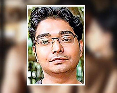 സെക്രട്ടേറിയറ്റിനു മുന്നിലെ നടപ്പാതയും തുണിക്കടകളും ബസുകളും പ്രധാന താവളങ്ങൾ, വിദ്യാർത്ഥിനികളുടെ 40 ലേറെ ചിത്രങ്ങൾ, 30 ഓളം വീഡിയോകളും മഹേഷ് അശ്ലീല വെബ്സൈറ്റിൽ പ്രചരിപ്പിച്ചെന്ന് പൊലീസ് 